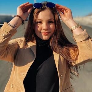 Meet your Posher, Alicia